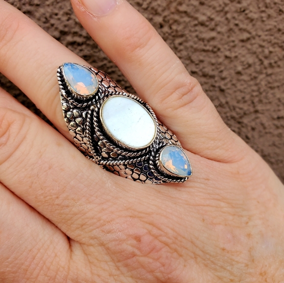 New Mother of Pearl & Milky Opal 925 Silver Statement Ring. - Picture 5 of 16
